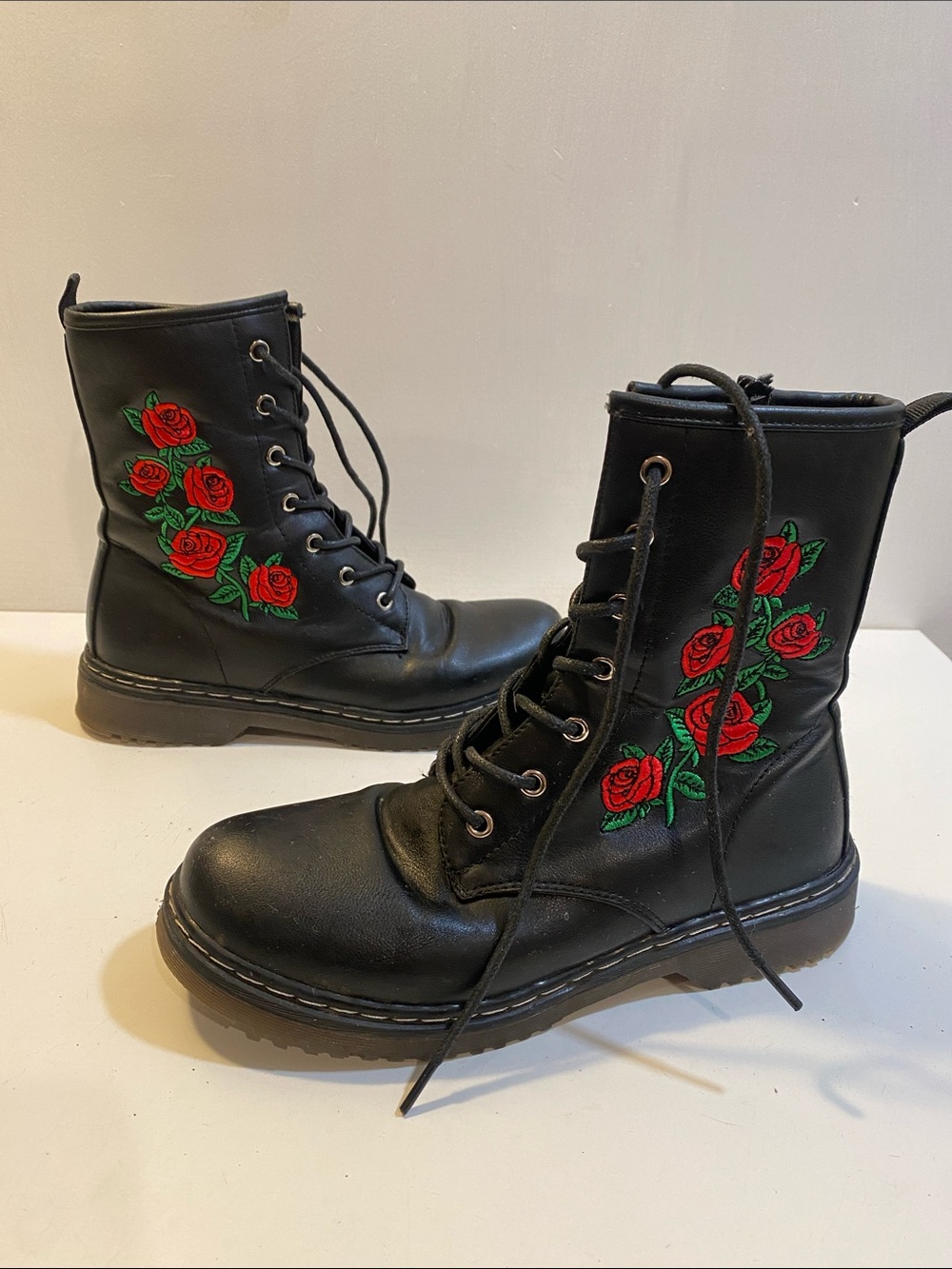 Black Women's Lace-Up Combat Boots with Red Rose Embroidery Size 38